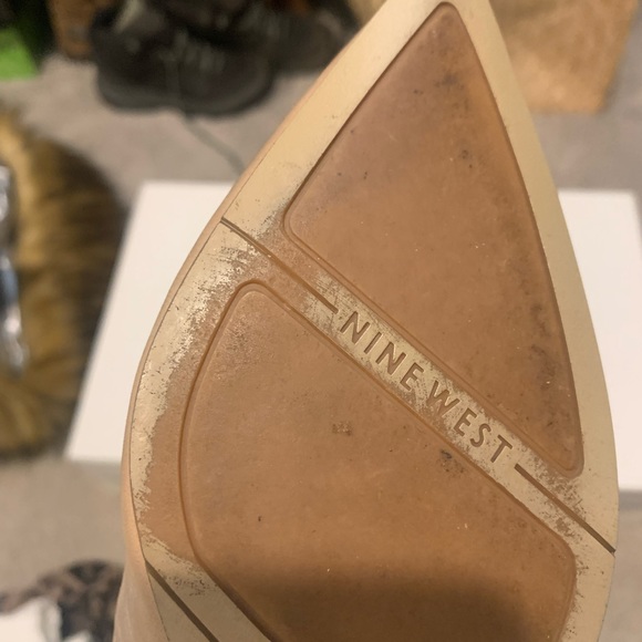 Nine West Nude/Tan Classic Pumps in Great Condition! - Picture 4 of 11
